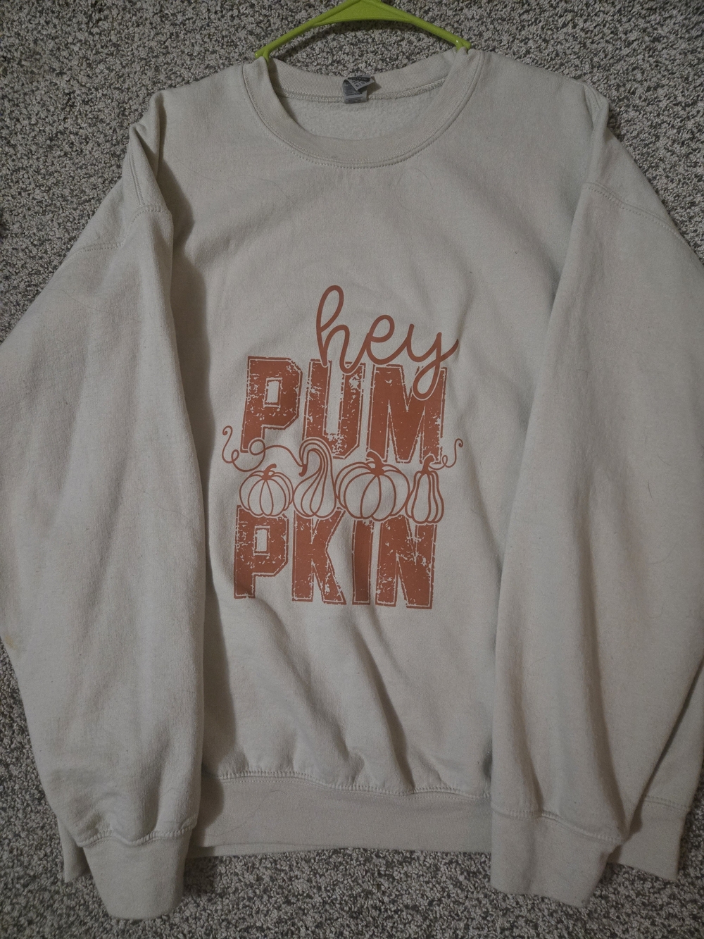 Gildan Cream Sweatshirt with Orange 'Hey Pumpkin' Graphic